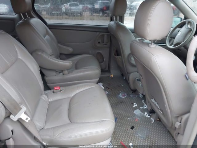 Toyota Sienna Le Image 7