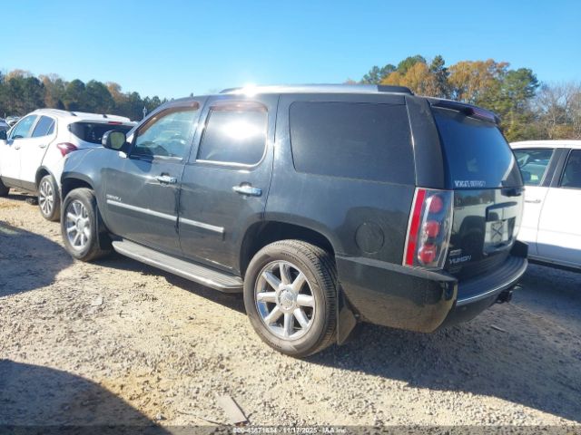 GMC Yukon Denali Image 19