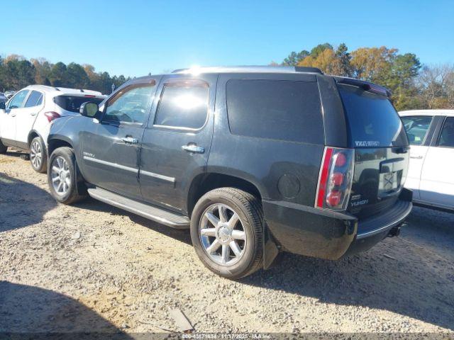 GMC Yukon Denali Image 19