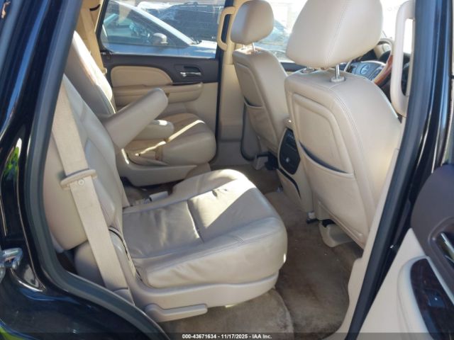 GMC Yukon Denali Image 10