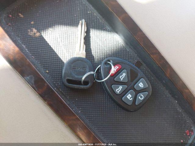 GMC Yukon Denali Image 18