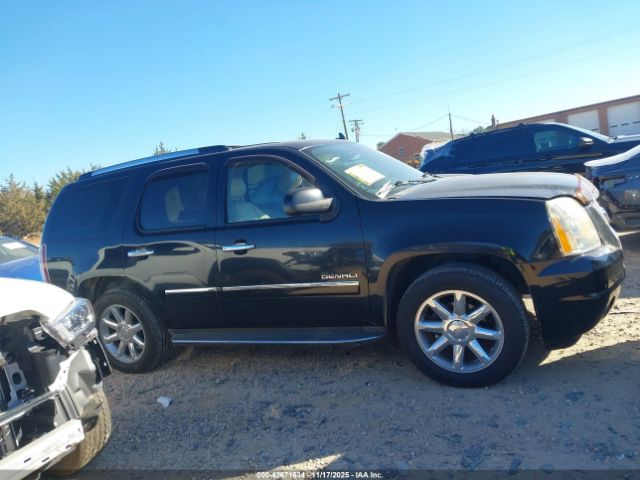 GMC Yukon Denali Image 13