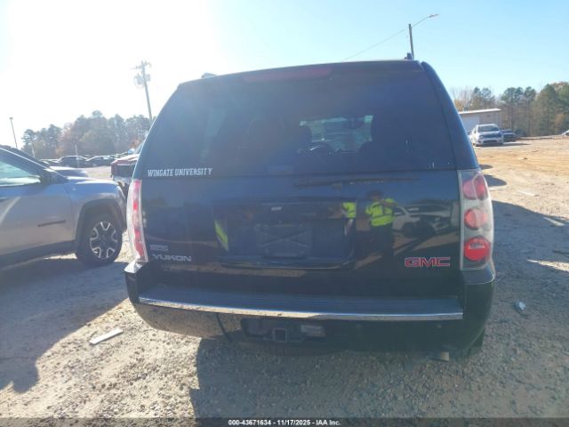 GMC Yukon Denali Image 16