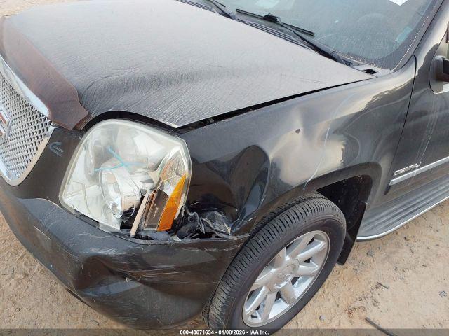 GMC Yukon Denali Image 3