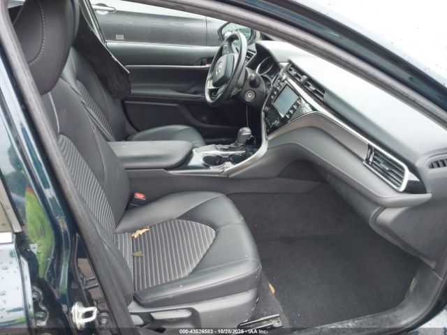 Toyota Camry Se Image 2