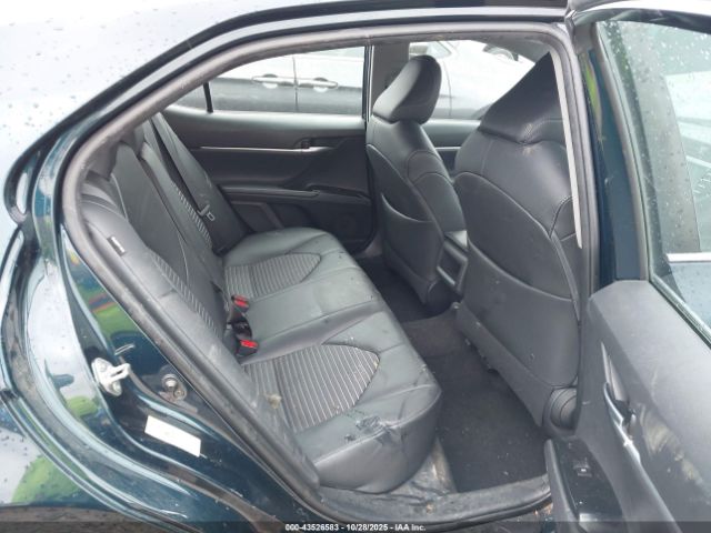 Toyota Camry Se Image 11