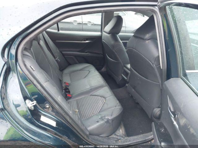 Toyota Camry Se Image 11