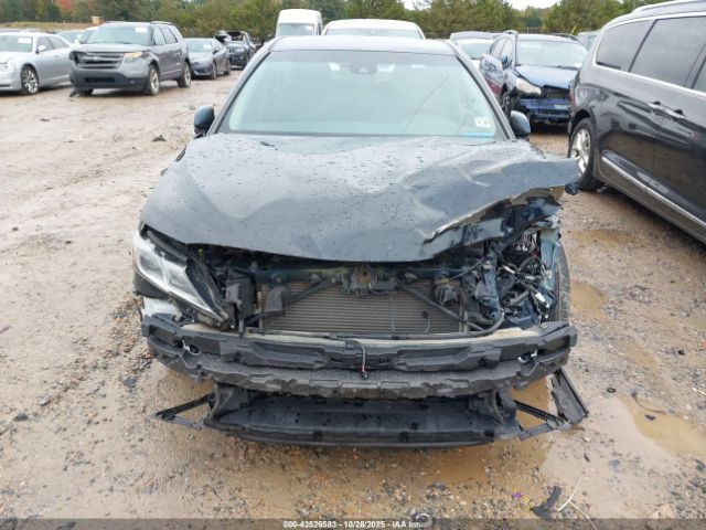 Toyota Camry Se Image 9