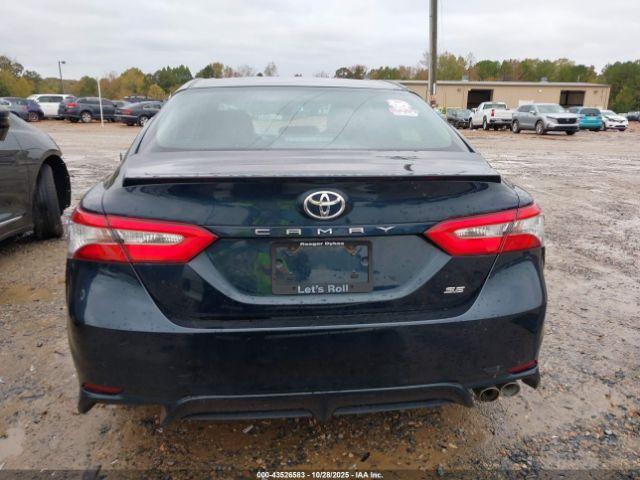 Toyota Camry Se Image 7