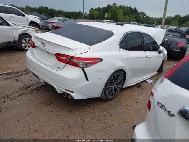 Toyota Camry Se Image 7