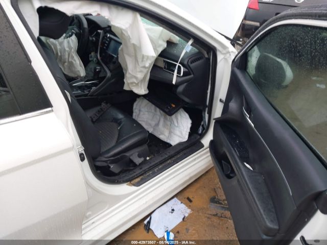 Toyota Camry Se Image 2