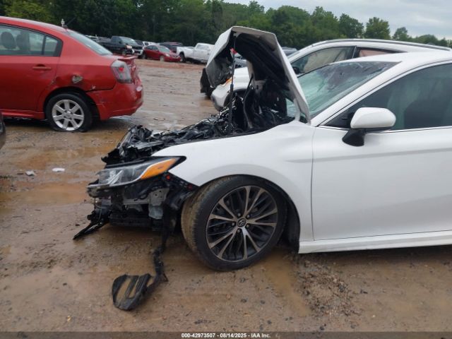 Toyota Camry Se Image 9