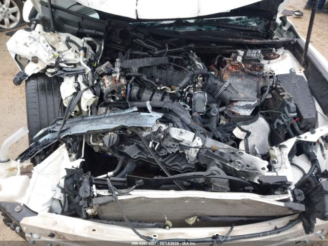 Toyota Camry Se Image 11