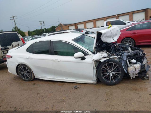 Toyota Camry Se Image 14