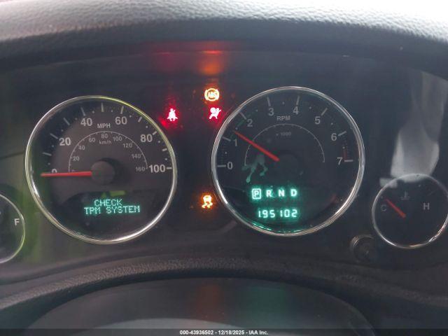 Jeep Wrangler Sahara Image 9