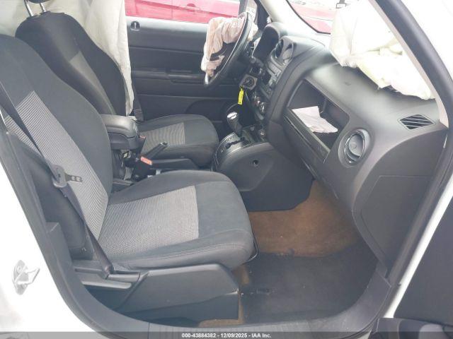 Jeep Patriot Latitude Image 12