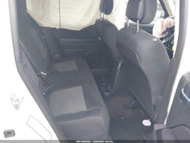 Jeep Patriot Latitude Image 14