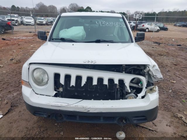 Jeep Patriot Latitude Image 17