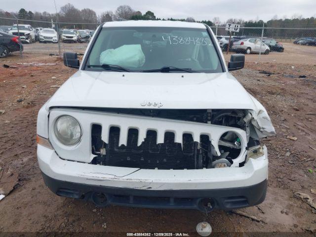 Jeep Patriot Latitude Image 17