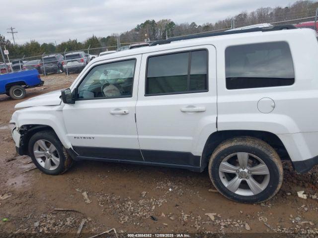 Jeep Patriot Latitude Image 18
