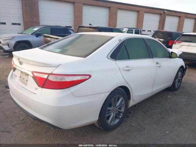 Toyota Camry Se Image 11