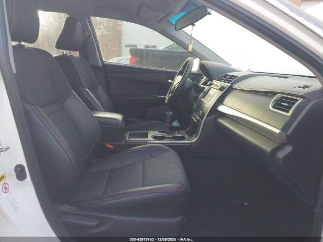 Toyota Camry Se Image 3