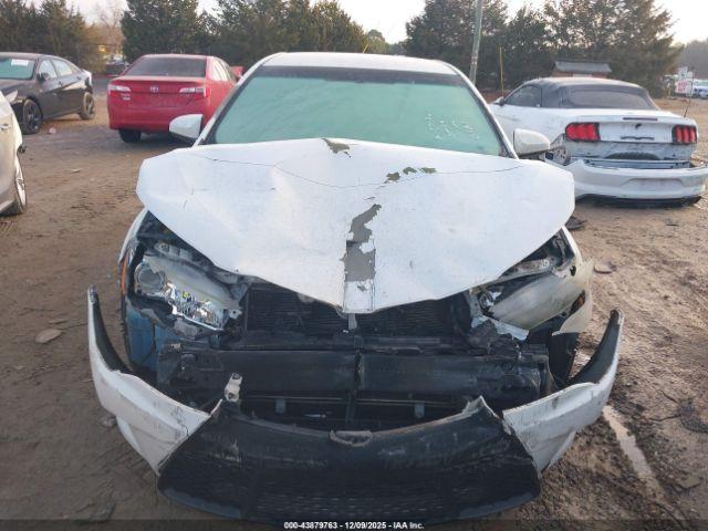 Toyota Camry Se Image 4