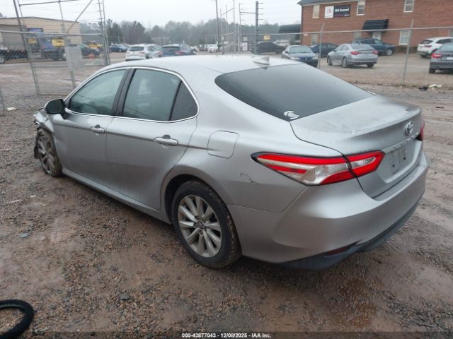 Toyota Camry Le Image 16