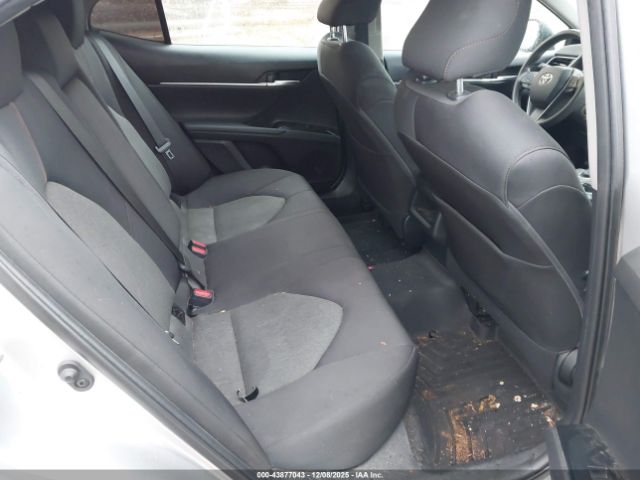 Toyota Camry Le Image 9