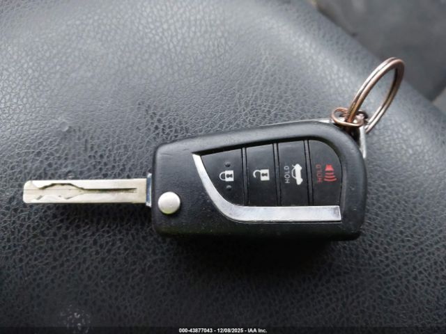 Toyota Camry Le Image 2