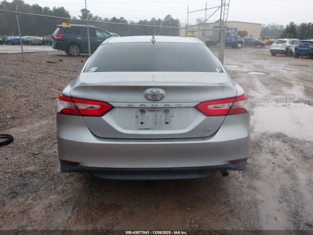 Toyota Camry Le Image 14