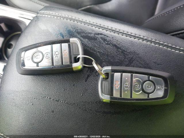 Ford Edge Titanium Image 10