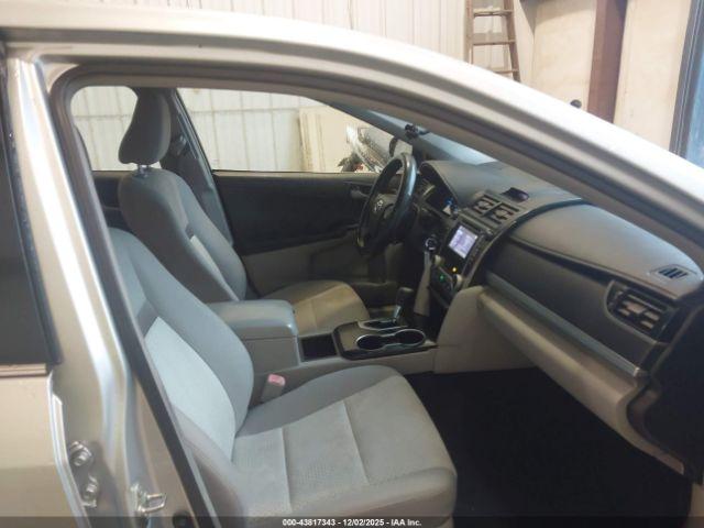 Toyota Camry L Image 6