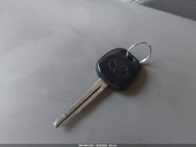 Toyota Camry L Image 13