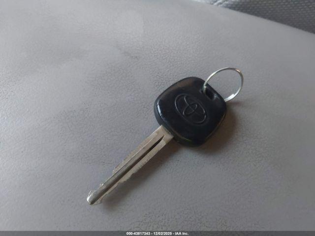 Toyota Camry L Image 13