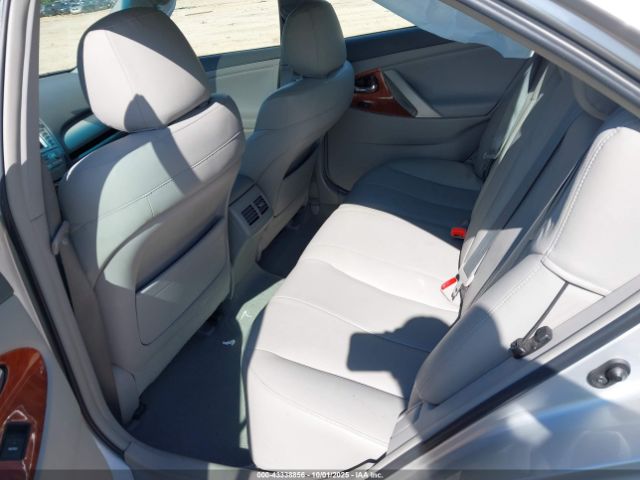 Toyota Camry Xle Image 8