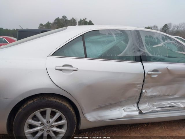 Toyota Camry Xle Image 3