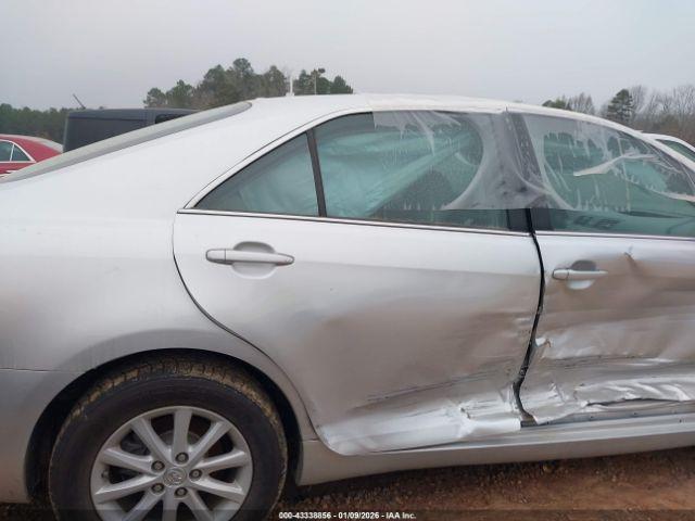 Toyota Camry Xle Image 3