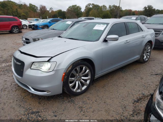 Chrysler 300 Touring L Image 8