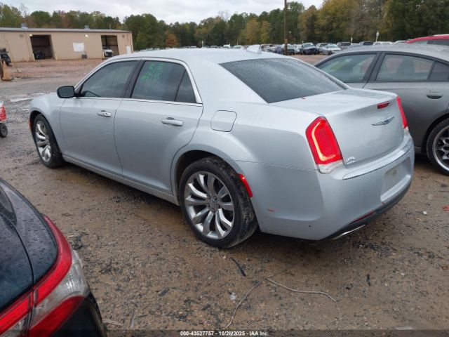 Chrysler 300 Touring L Image 16