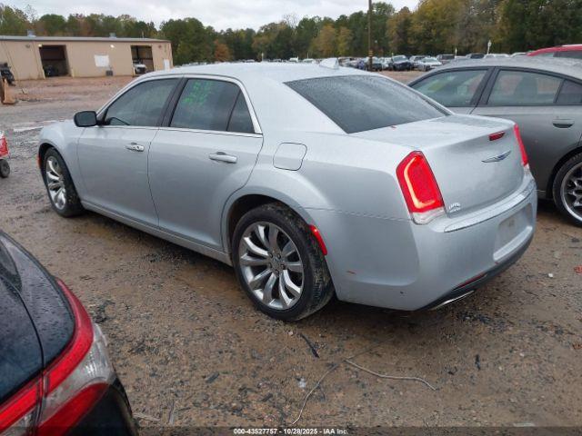 Chrysler 300 Touring L Image 16