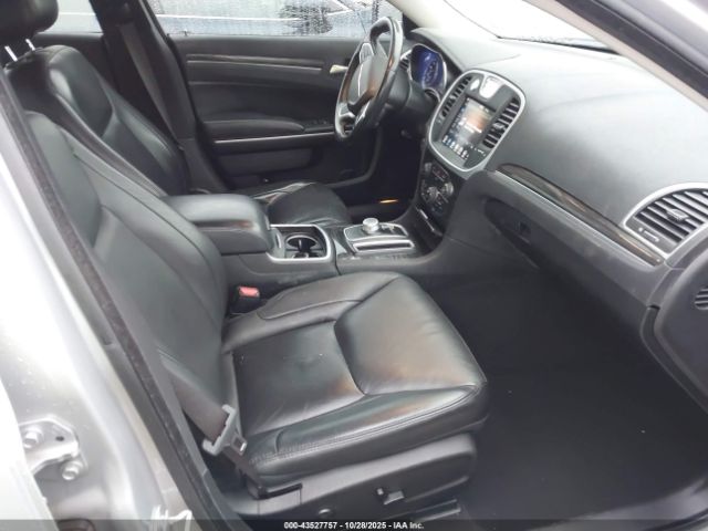 Chrysler 300 Touring L Image 4