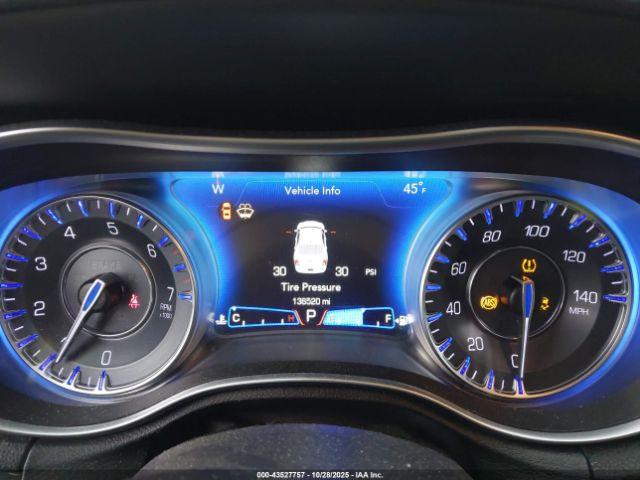 Chrysler 300 Touring L Image 5