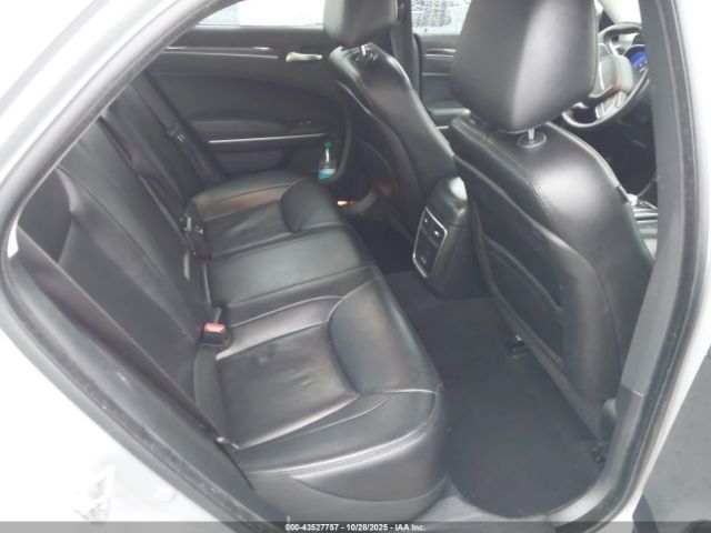 Chrysler 300 Touring L Image 3