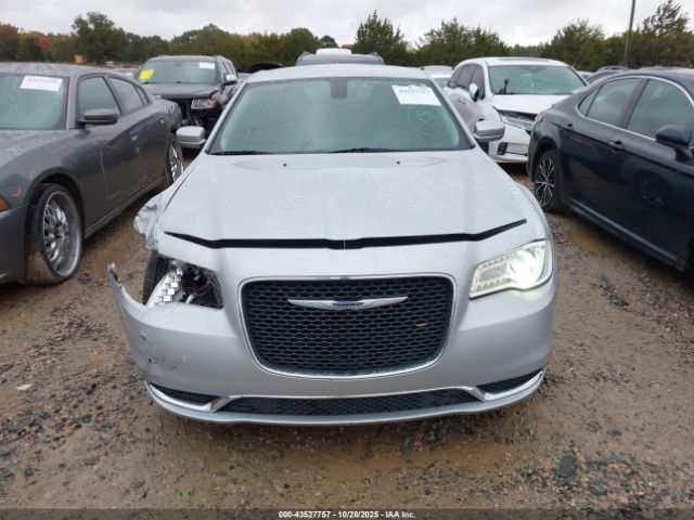 Chrysler 300 Touring L Image 6