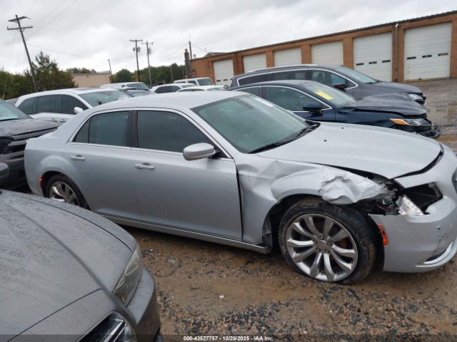 Chrysler 300 Touring L Image 10