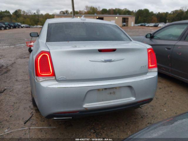 Chrysler 300 Touring L Image 15