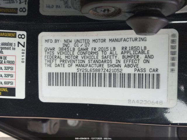 Pontiac Vibe Image 9