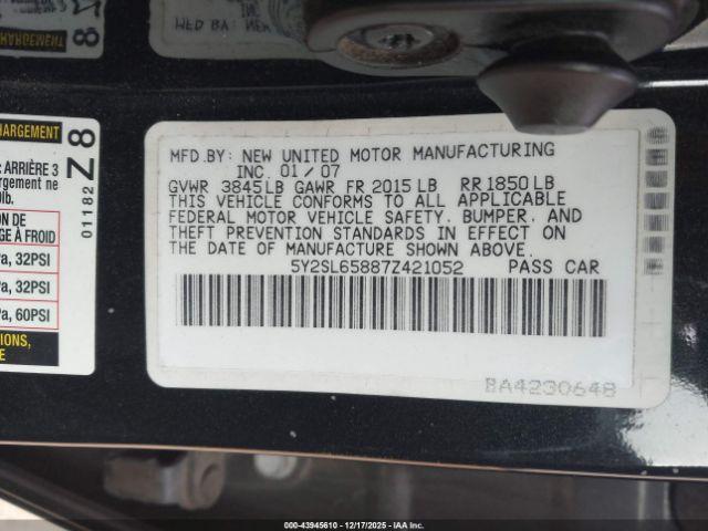 Pontiac Vibe Image 9