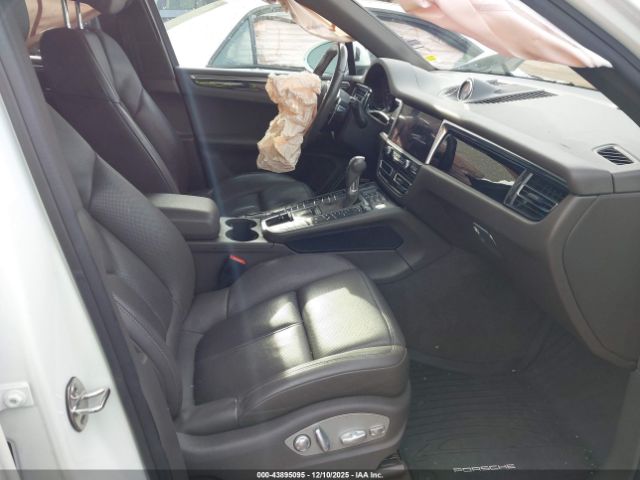 Porsche Macan S Image 6